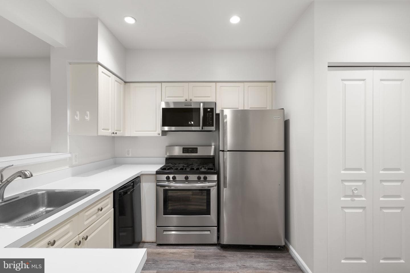 12915 Alton Square #113 photo 10