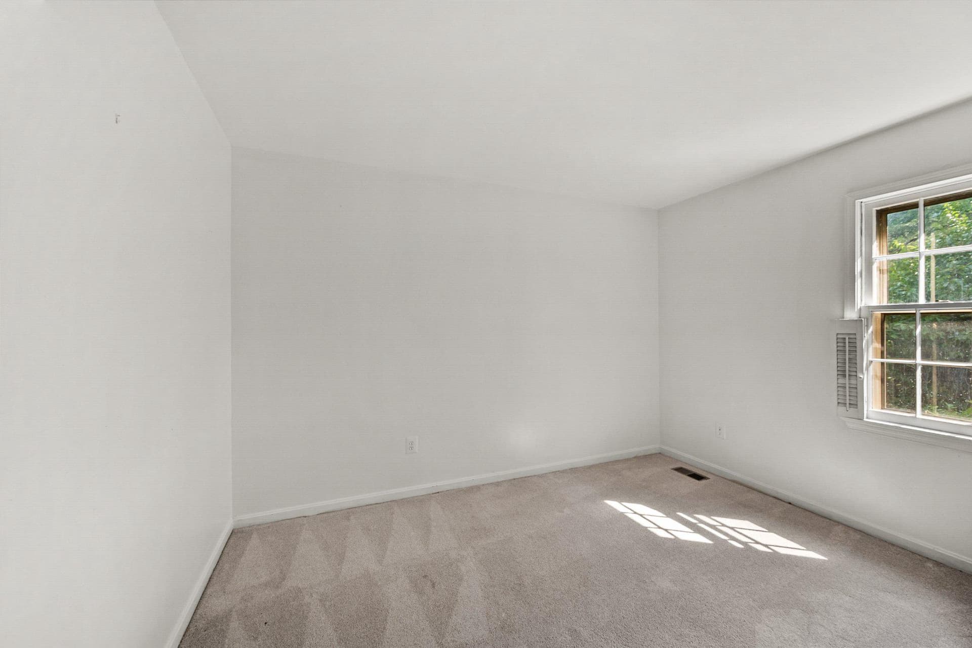 2085 Cobblestone Lane photo 31