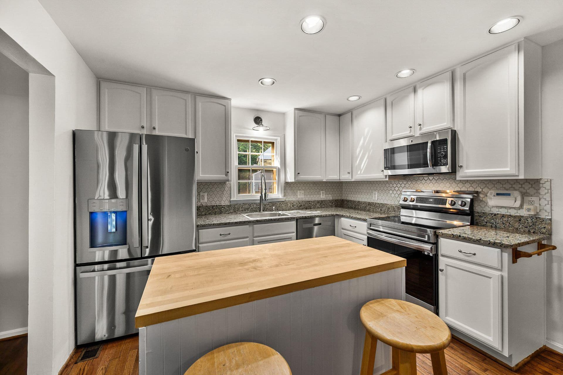 2085 Cobblestone Lane photo 4