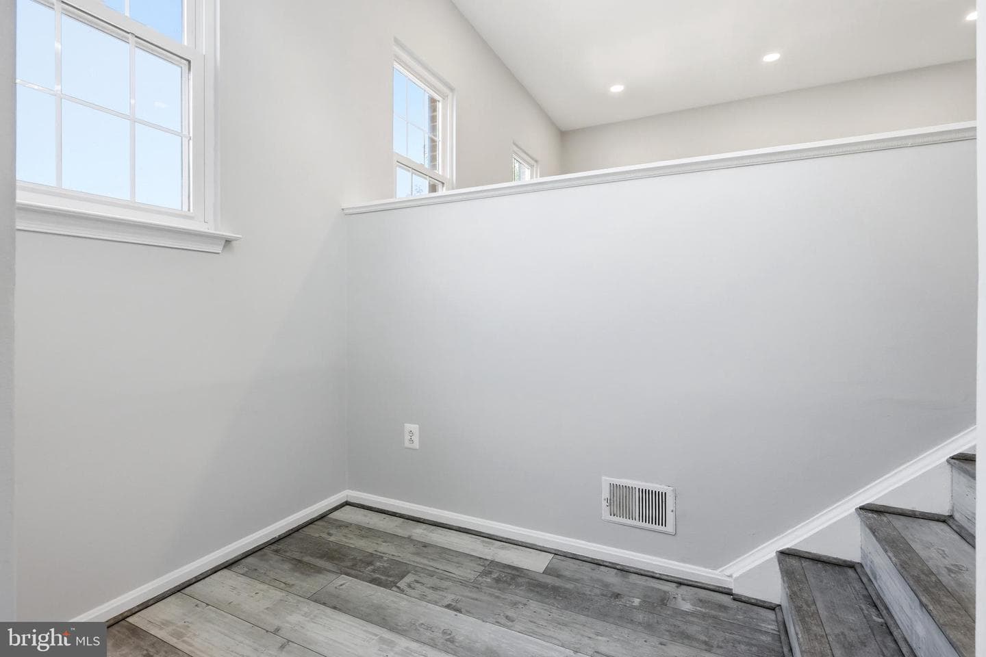 3126 Valentino Court photo 4