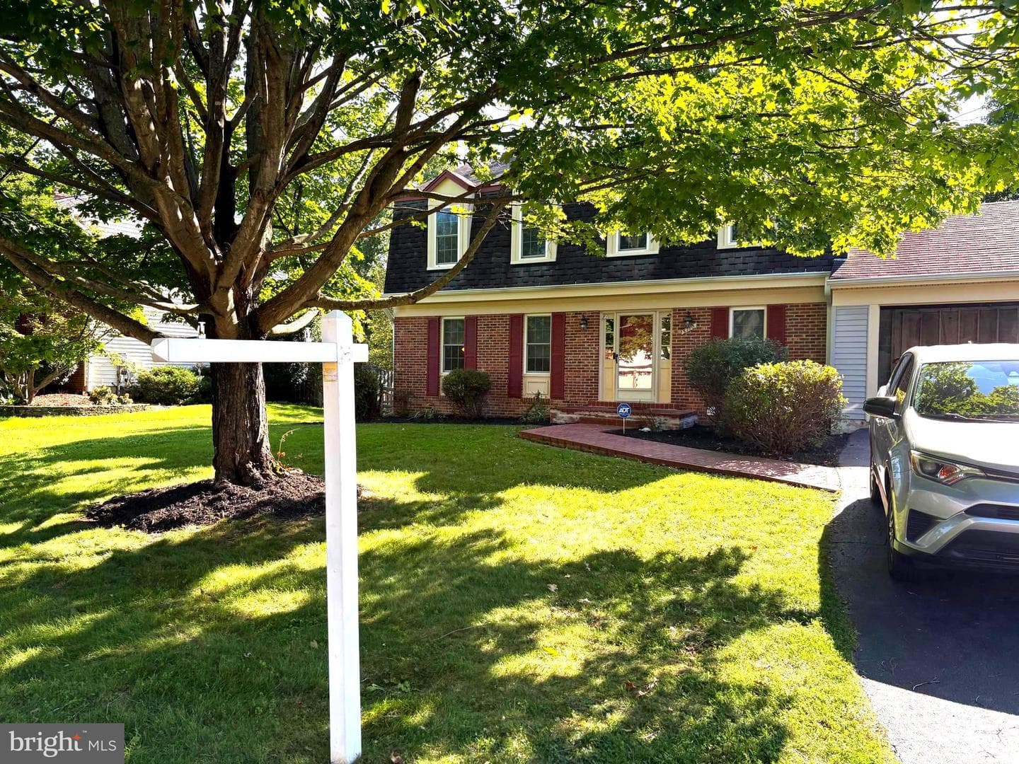 5710 Mackenzie Street photo 2