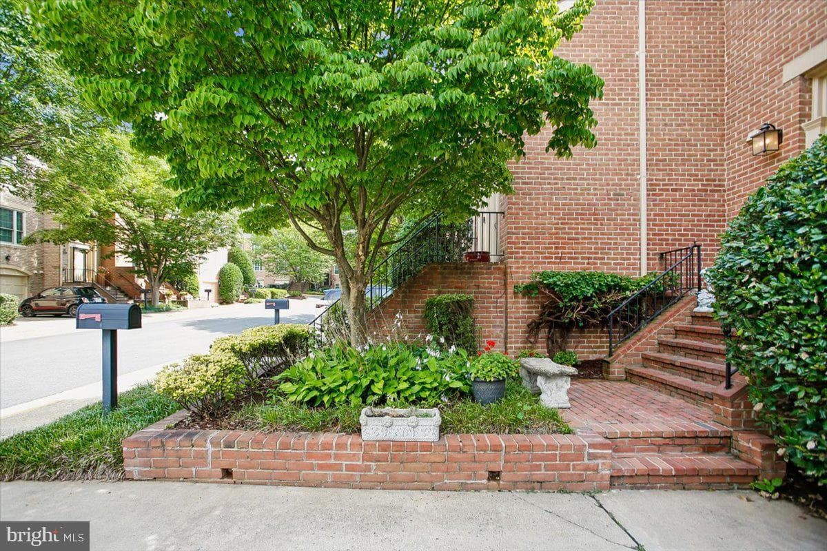 1403 McLean Mews Court photo 4
