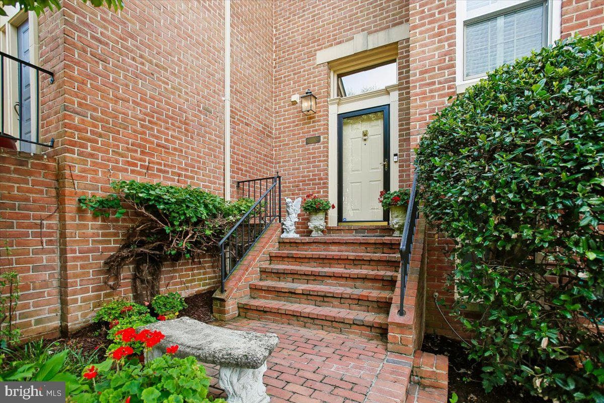 1403 McLean Mews Court photo 5