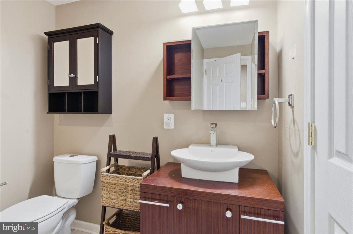 5803 Hall Street photo 64