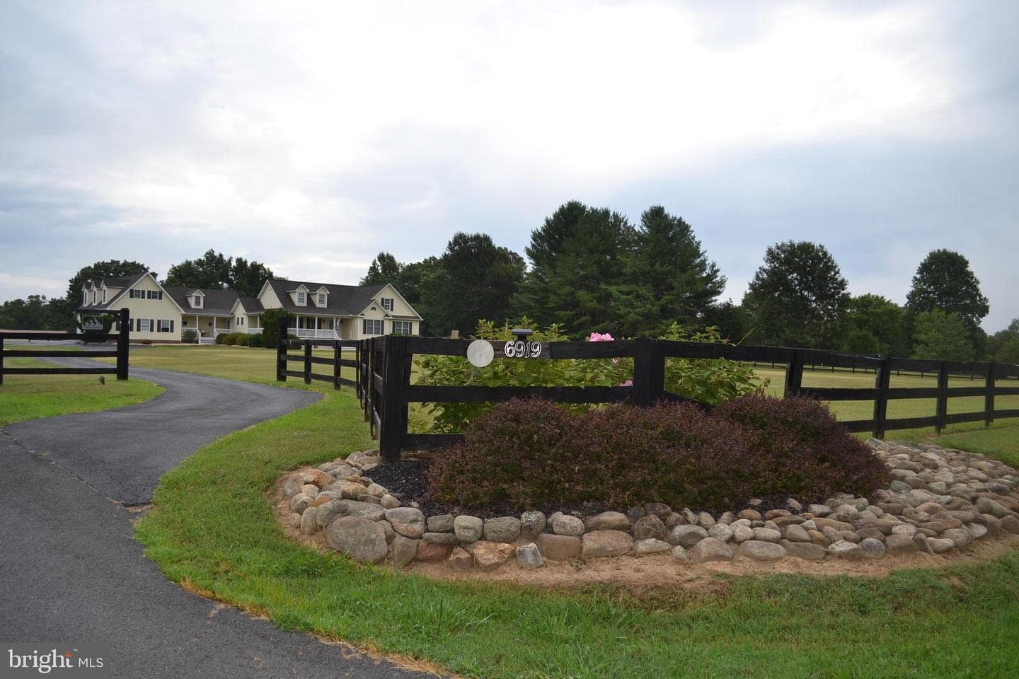 6919 Fredericksburg Road photo 2