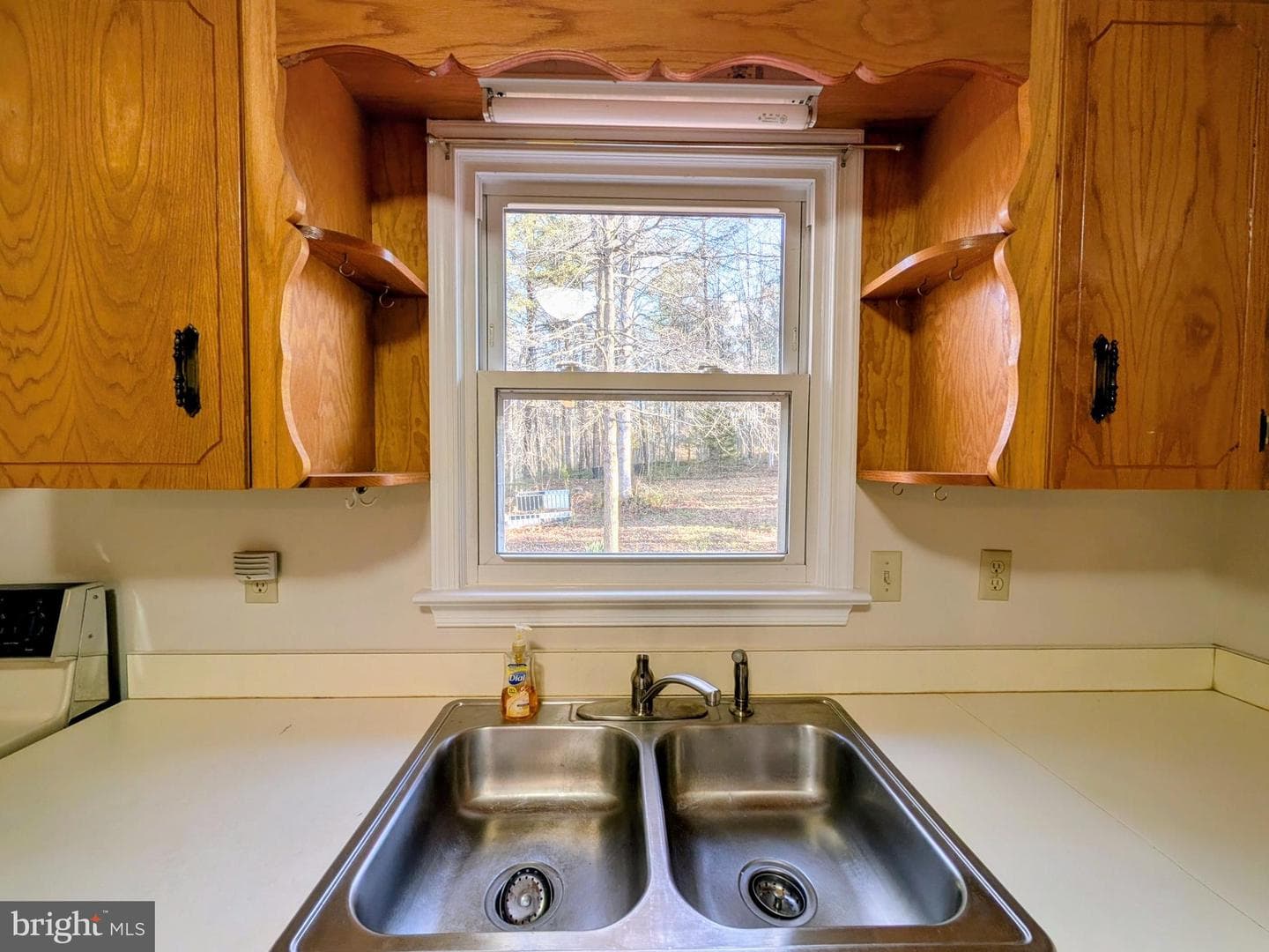 271 Rambling Road photo 8
