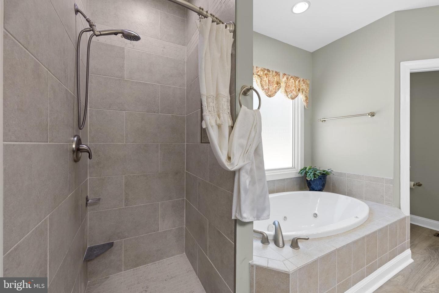 286 Lewis Drive photo 24