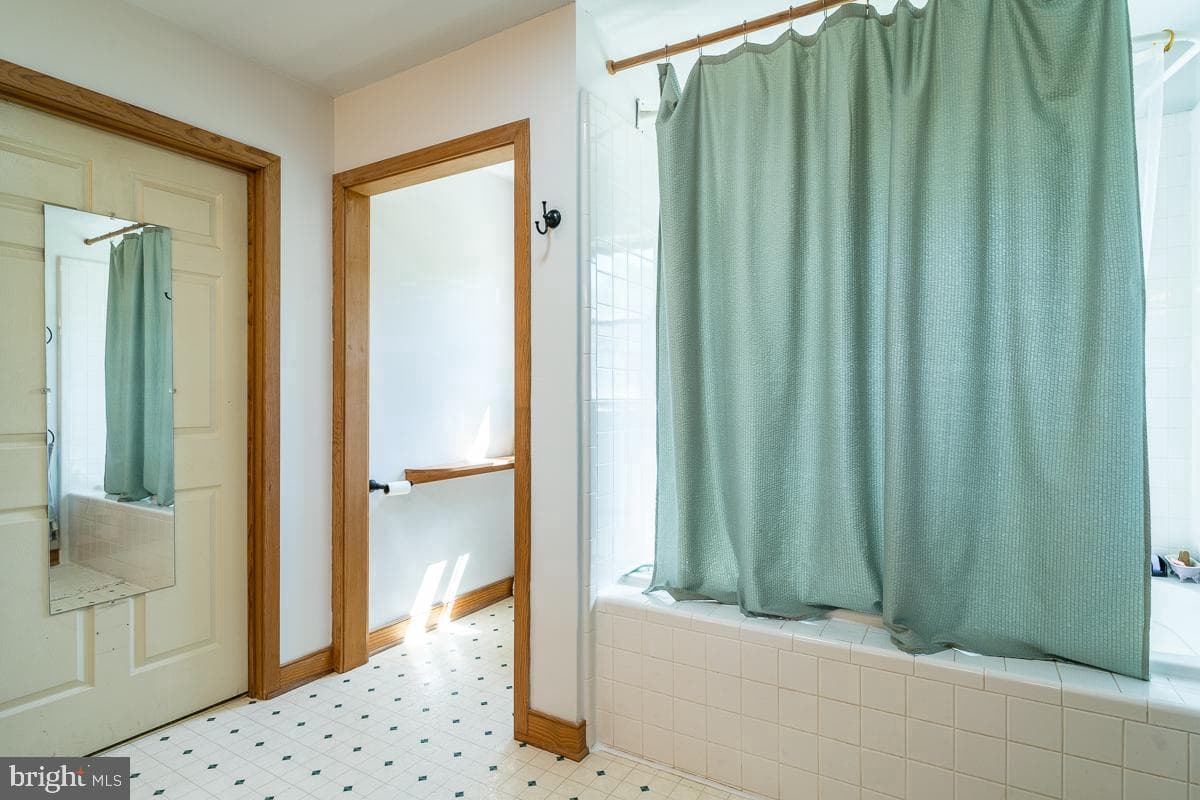 6070 Fredericksburg Road photo 25