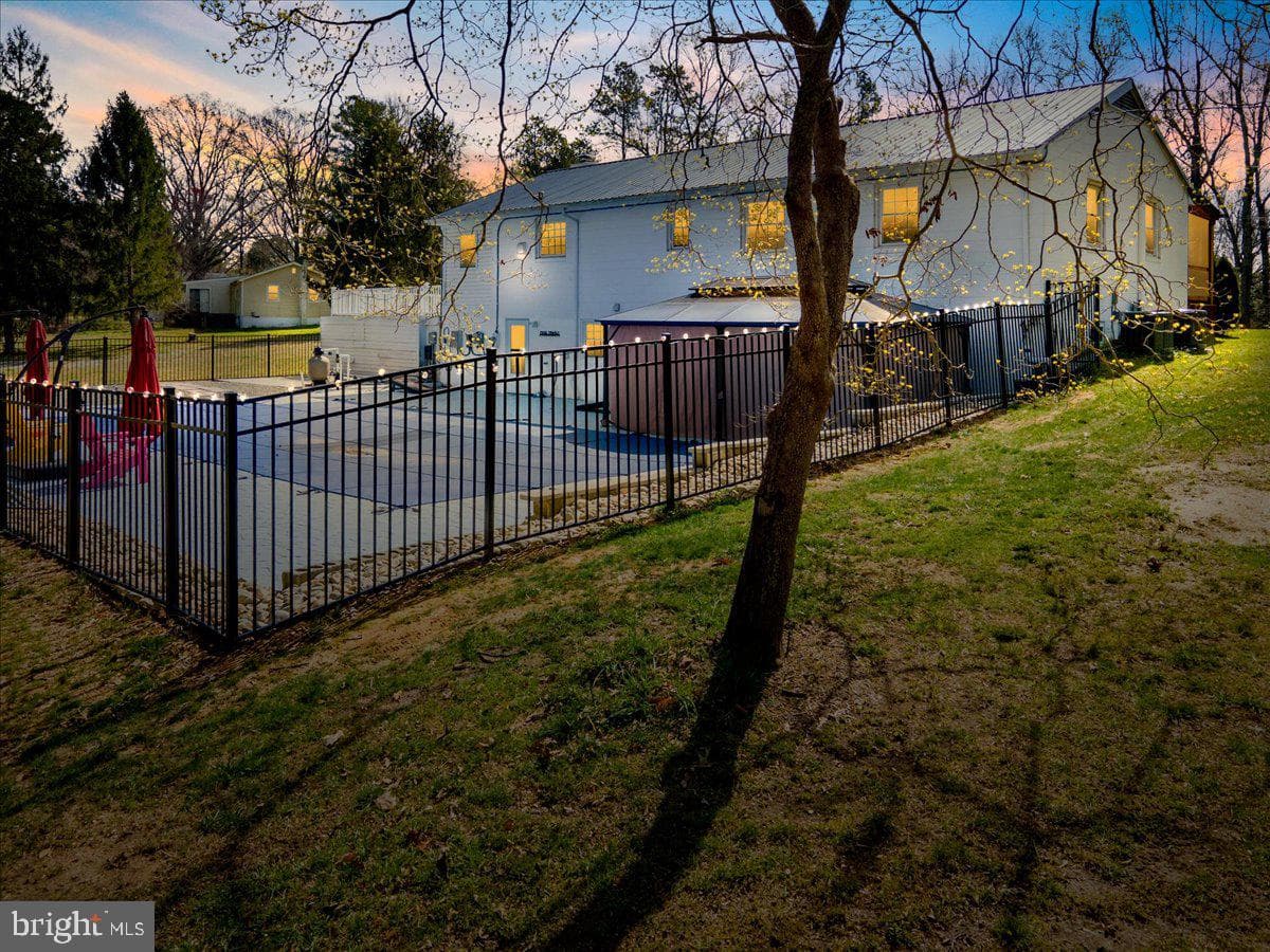 7022 Springhill Road photo 5