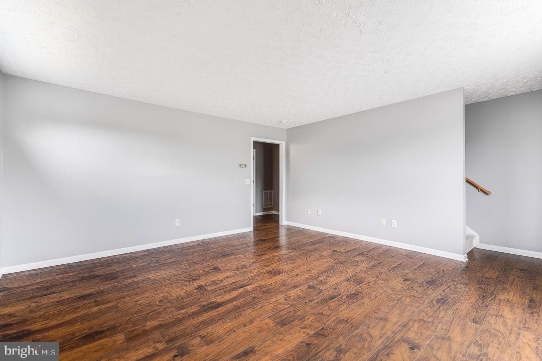 180 Emerson Lane photo 19