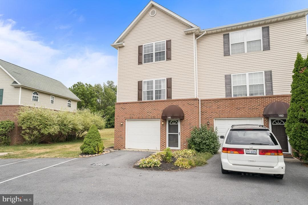 180 Emerson Lane photo 3