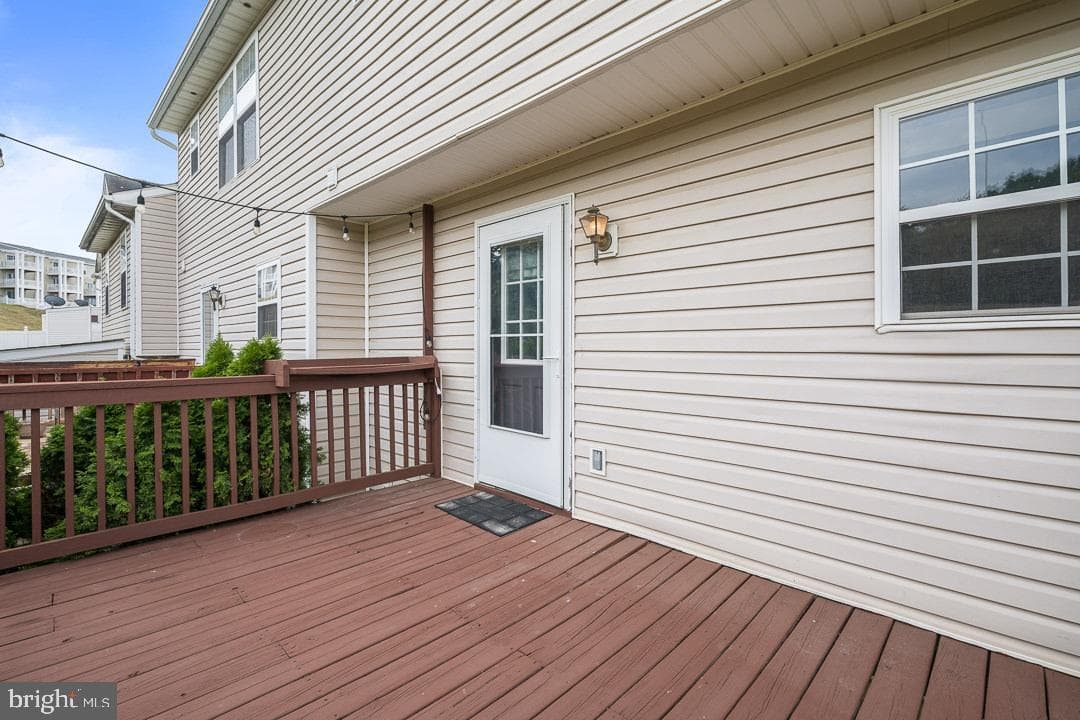 180 Emerson Lane photo 32