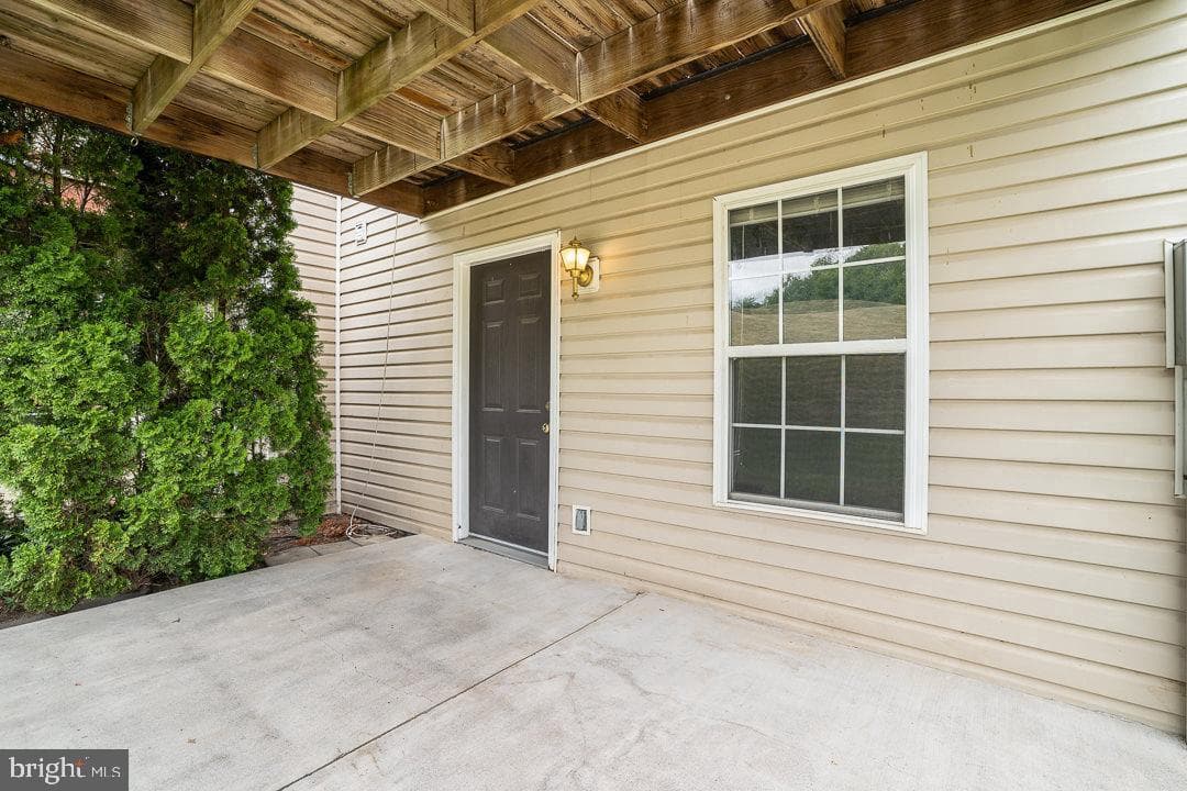 180 Emerson Lane photo 35