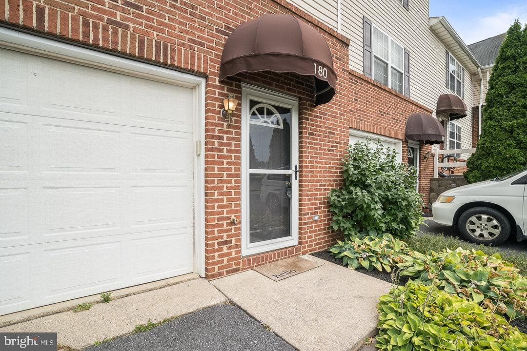 180 Emerson Lane photo 6