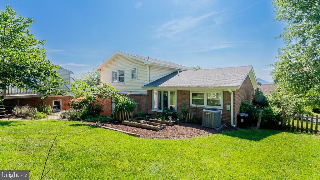 451 Myers Avenue photo 64