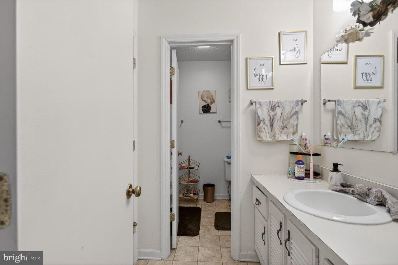860 Vine Street photo 12