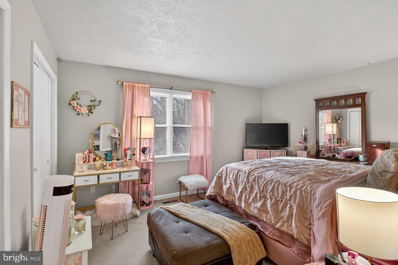 860 Vine Street photo 16