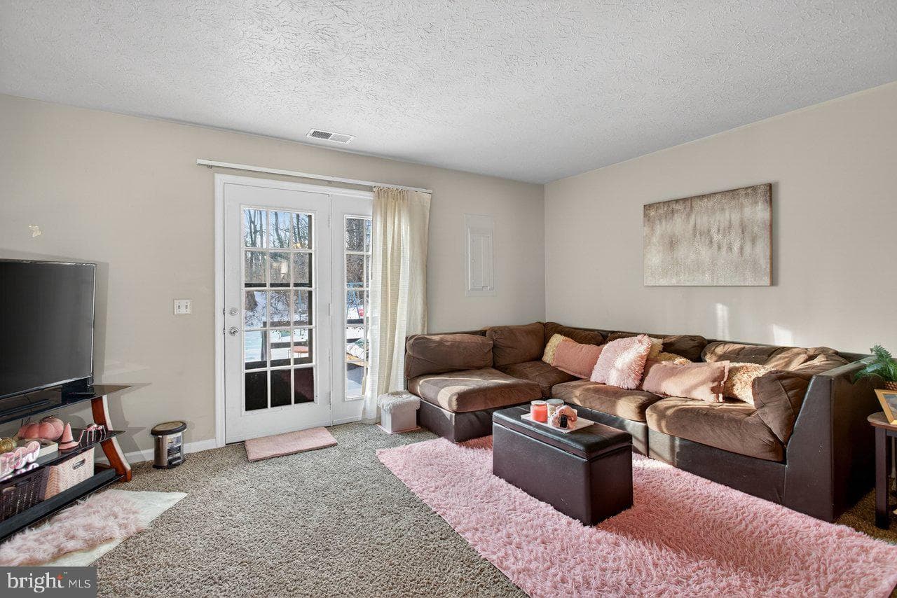 860 Vine Street photo 24