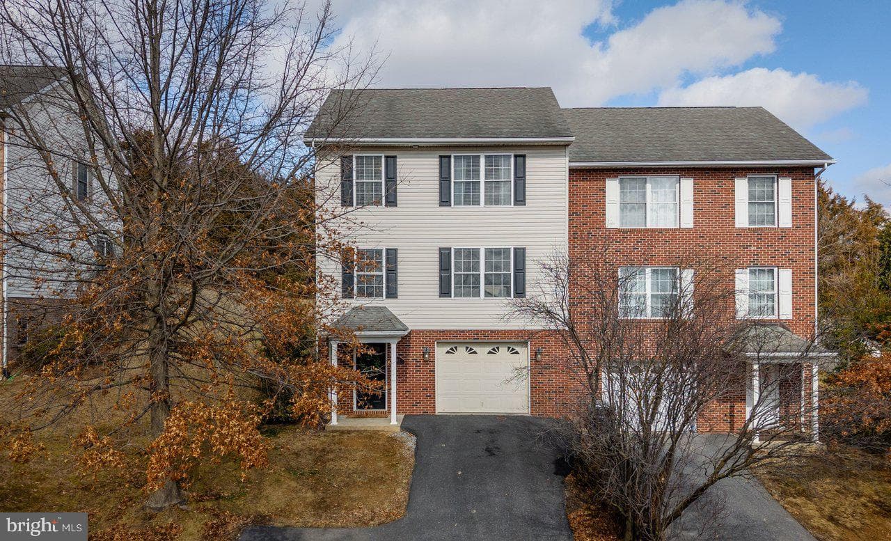 573 Pointe Drive photo 1