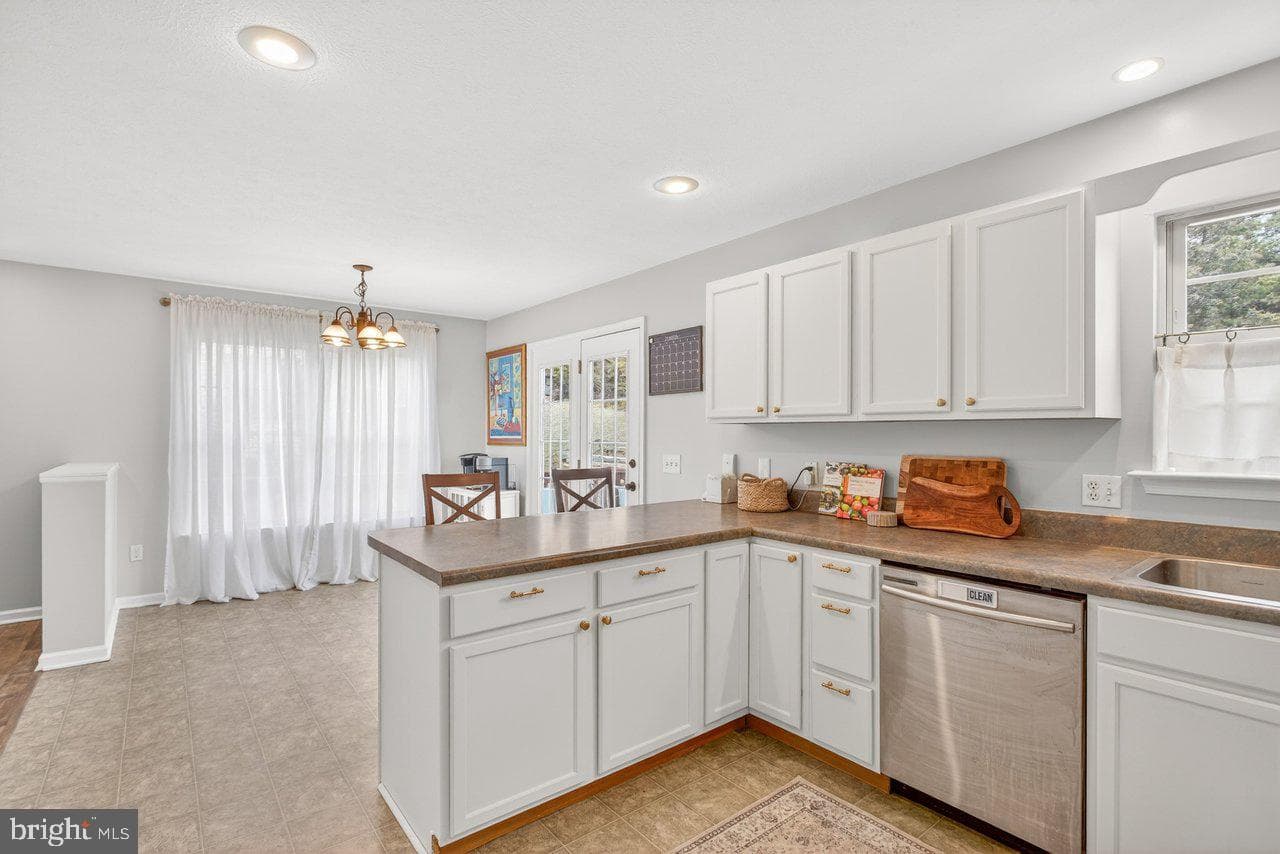573 Pointe Drive photo 10