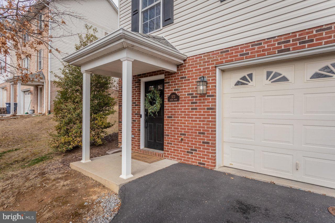 573 Pointe Drive photo 2