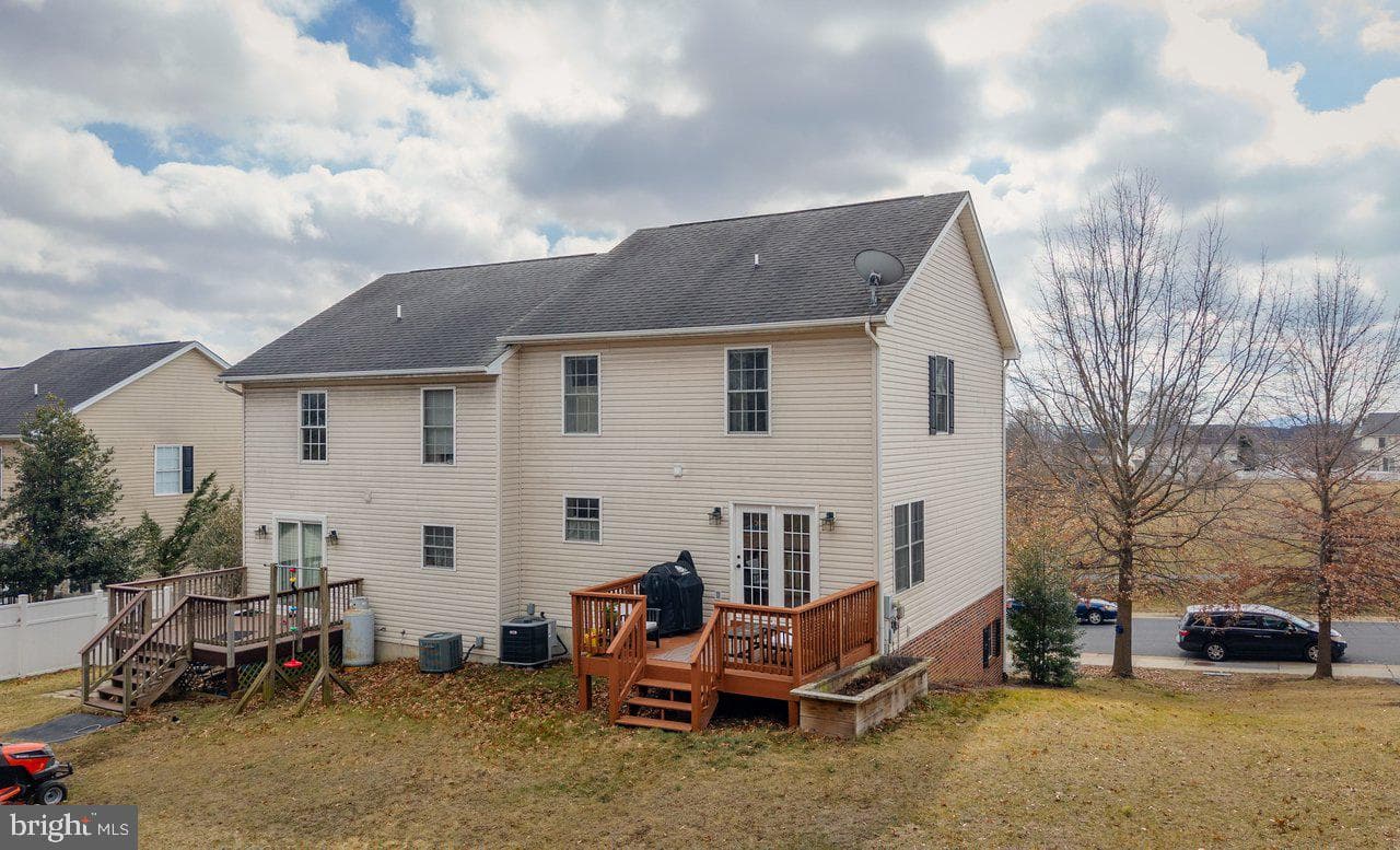 573 Pointe Drive photo 44