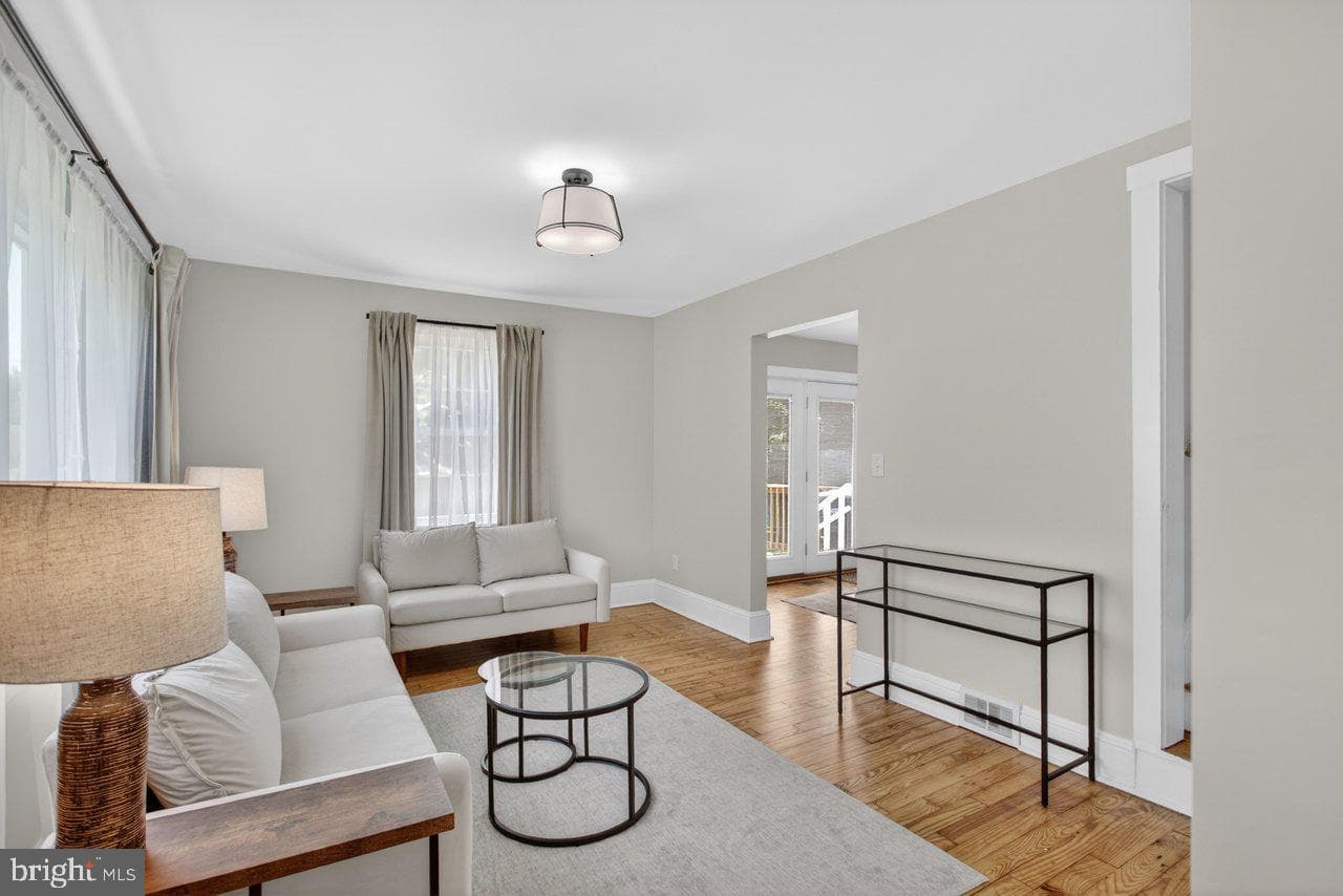 131 S Willow Street photo 3