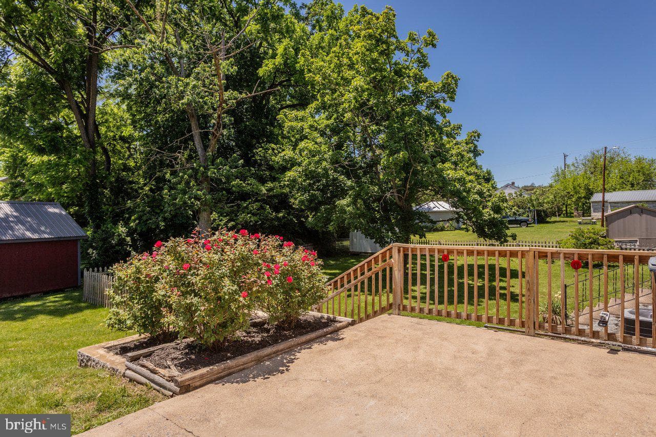131 S Willow Street photo 41