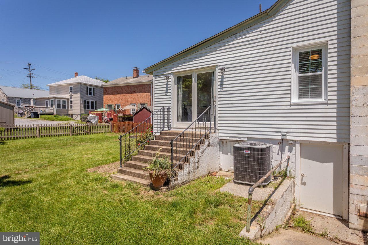 131 S Willow Street photo 43