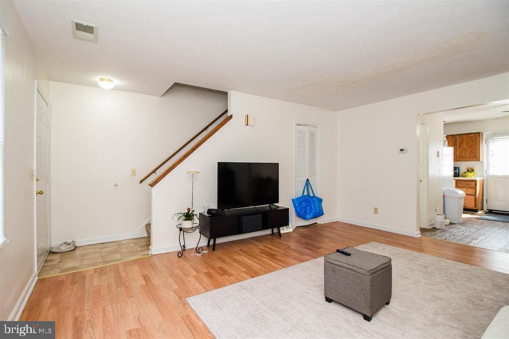 839 Vine Street photo 6