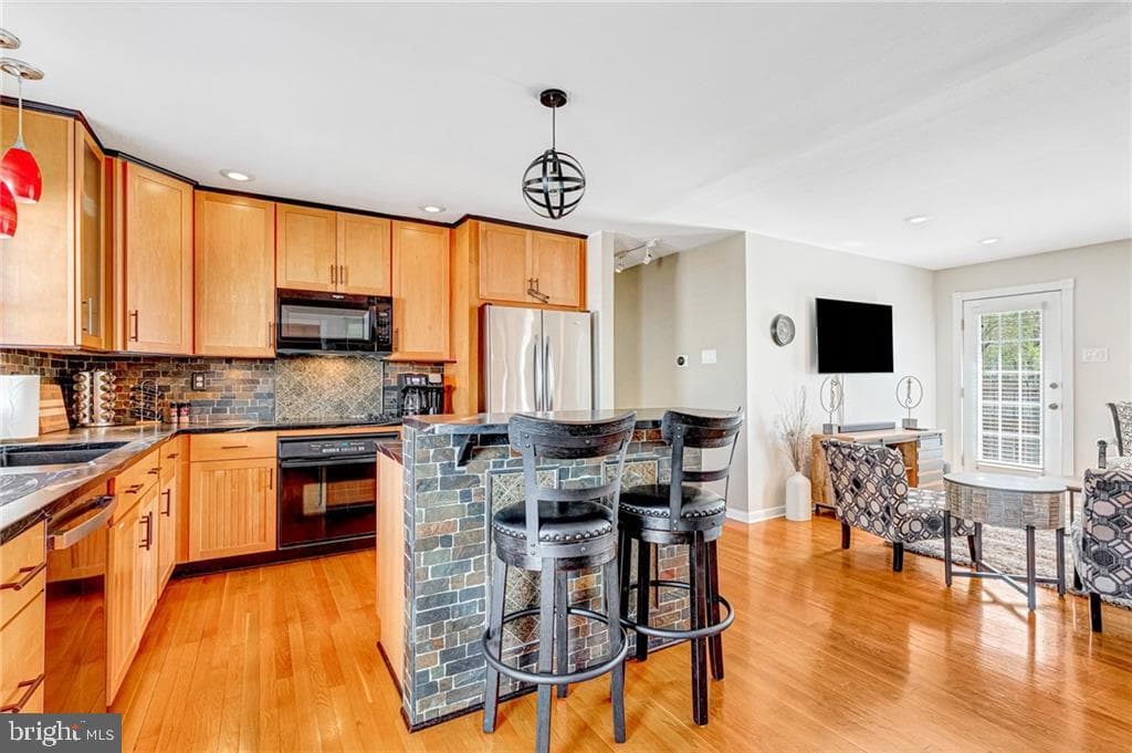 5309 Bloomingdale Avenue photo 10