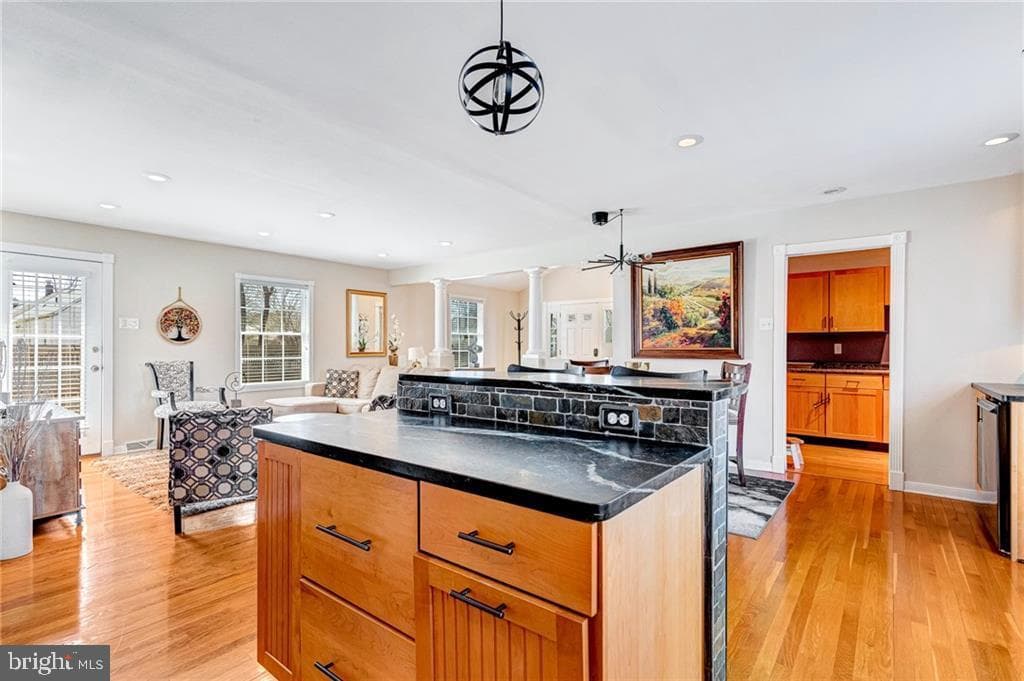5309 Bloomingdale Avenue photo 14