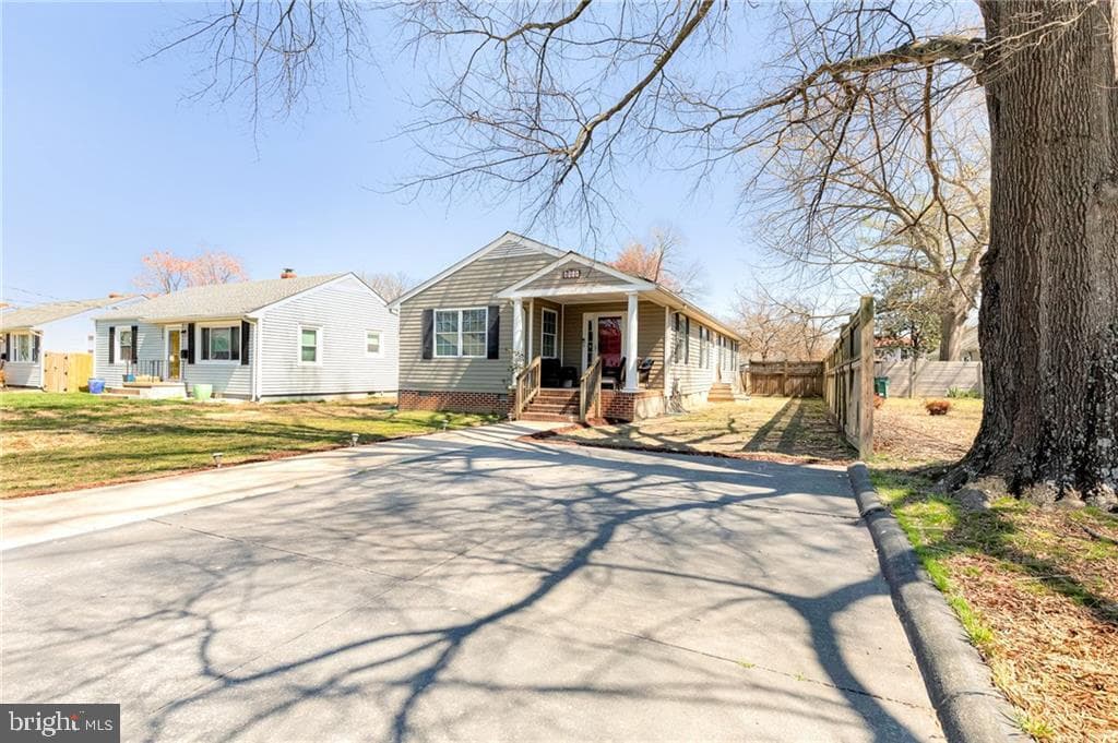 5309 Bloomingdale Avenue photo 2
