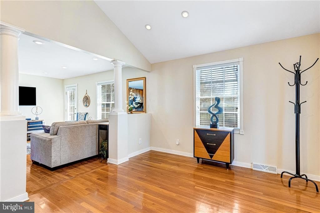 5309 Bloomingdale Avenue photo 23