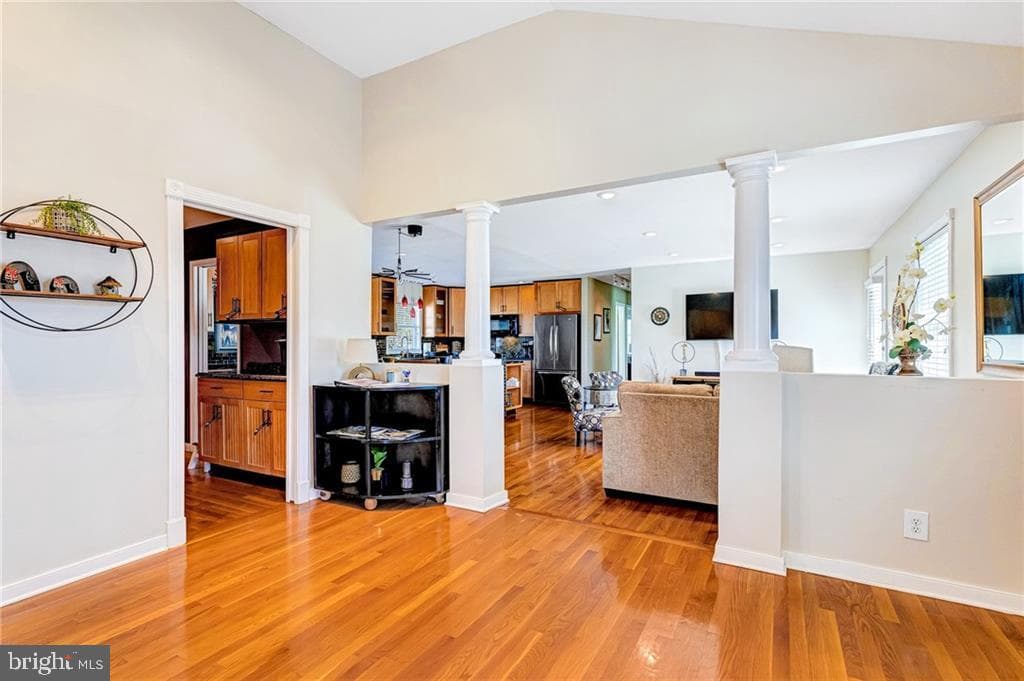 5309 Bloomingdale Avenue photo 24