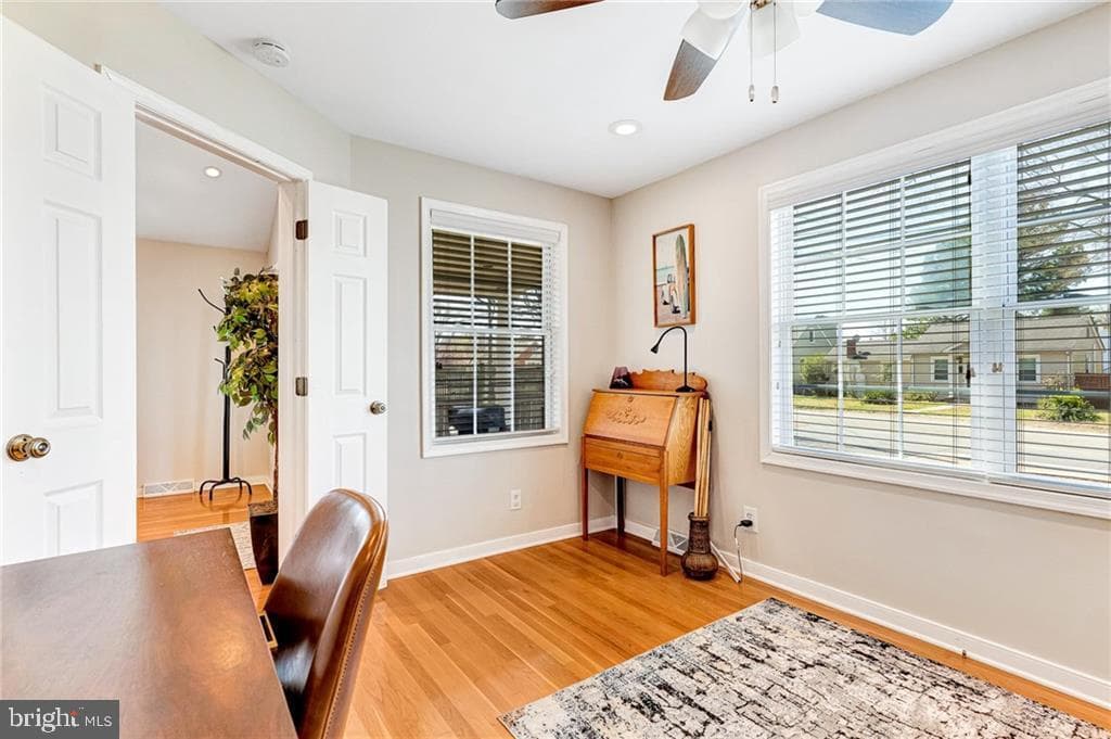 5309 Bloomingdale Avenue photo 26