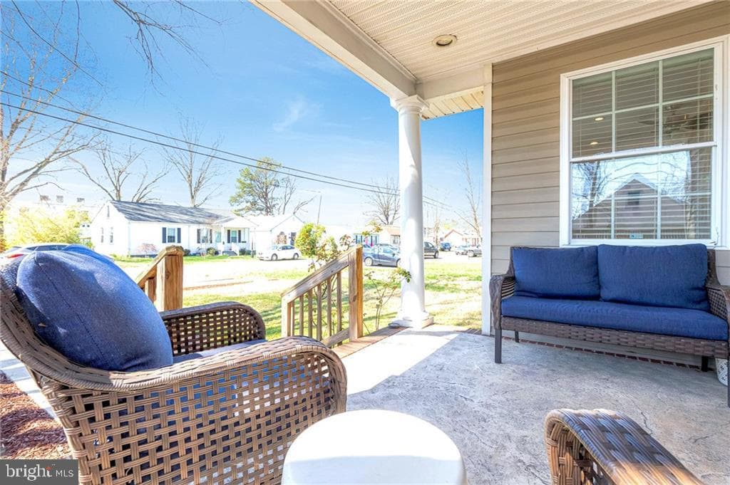 5309 Bloomingdale Avenue photo 3
