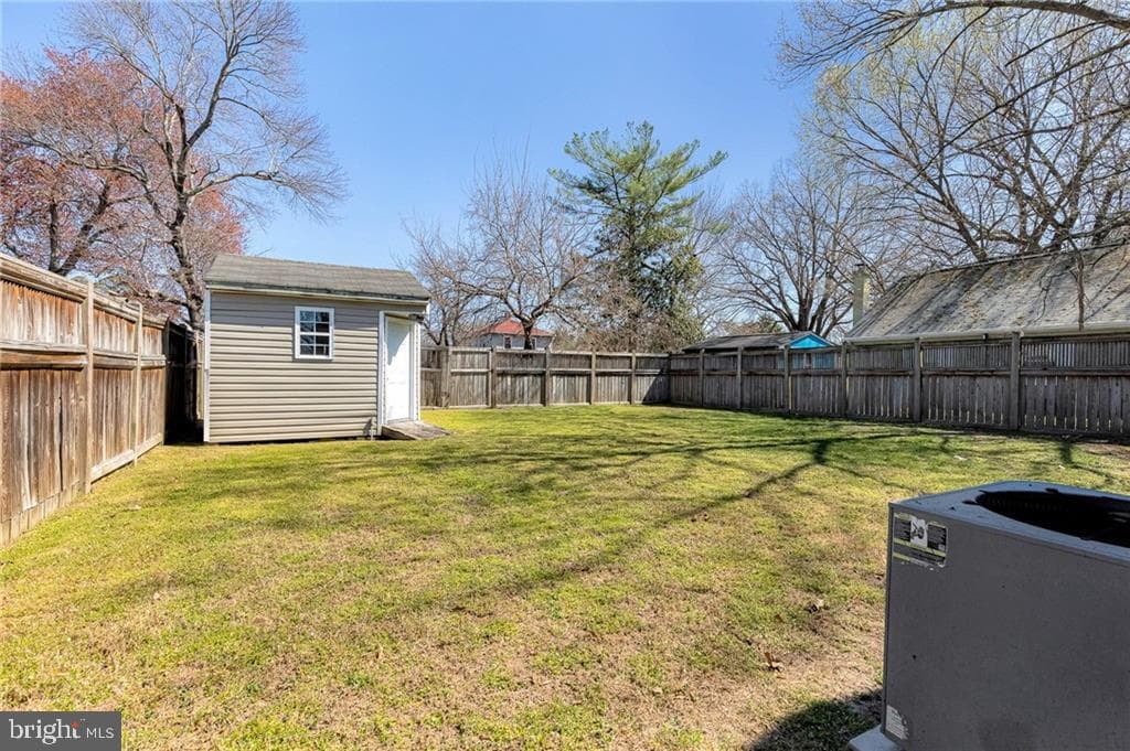 5309 Bloomingdale Avenue photo 37