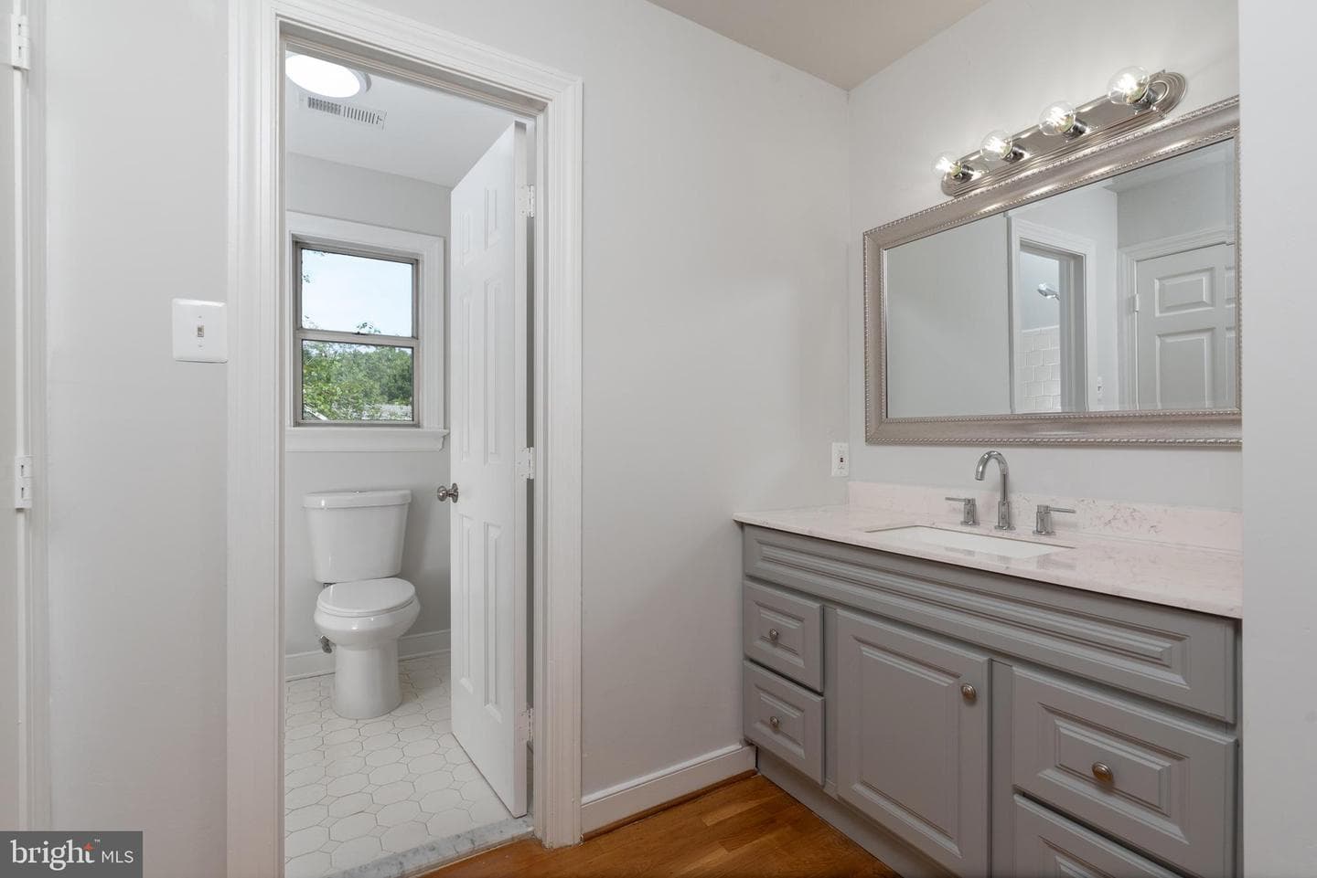 11809 Goodwick Square photo 32