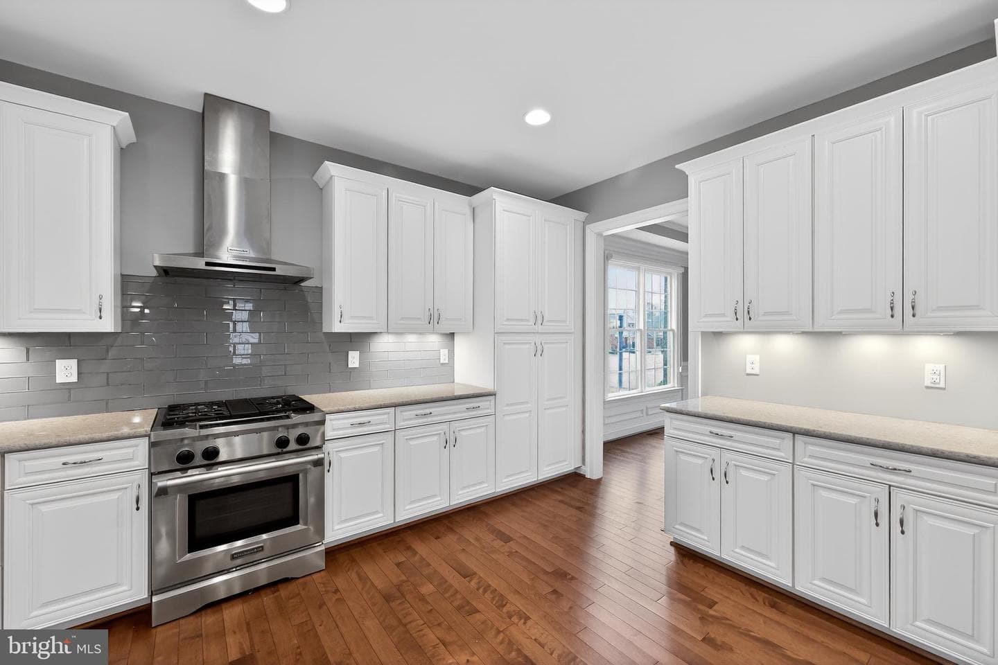 5160 Farmount Terrace #16 photo 3