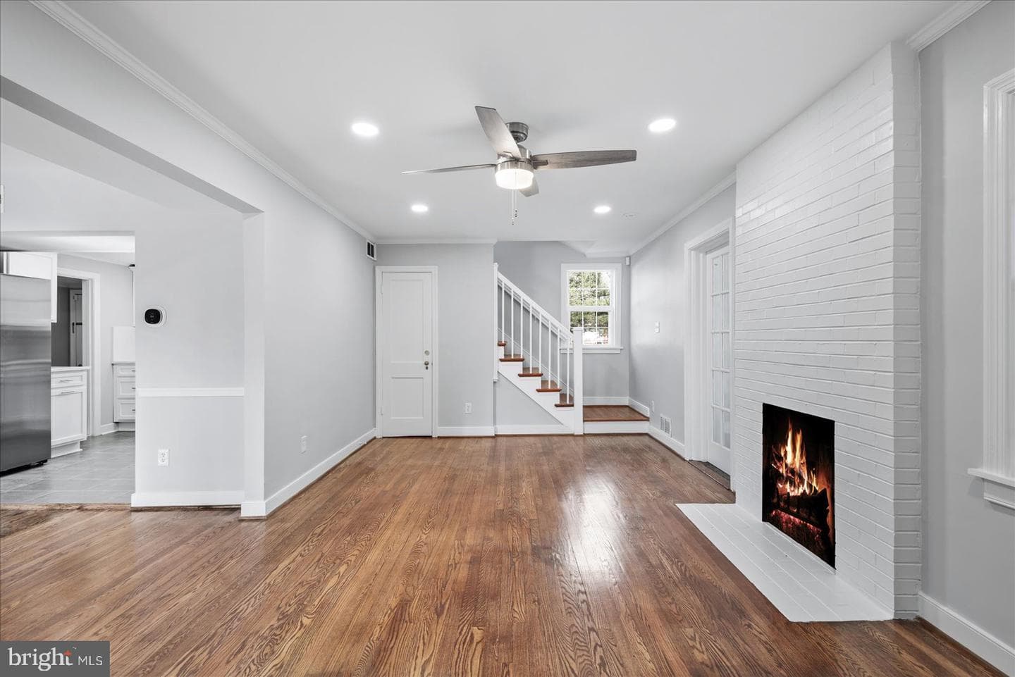 5806 S Crestwood Avenue photo 3