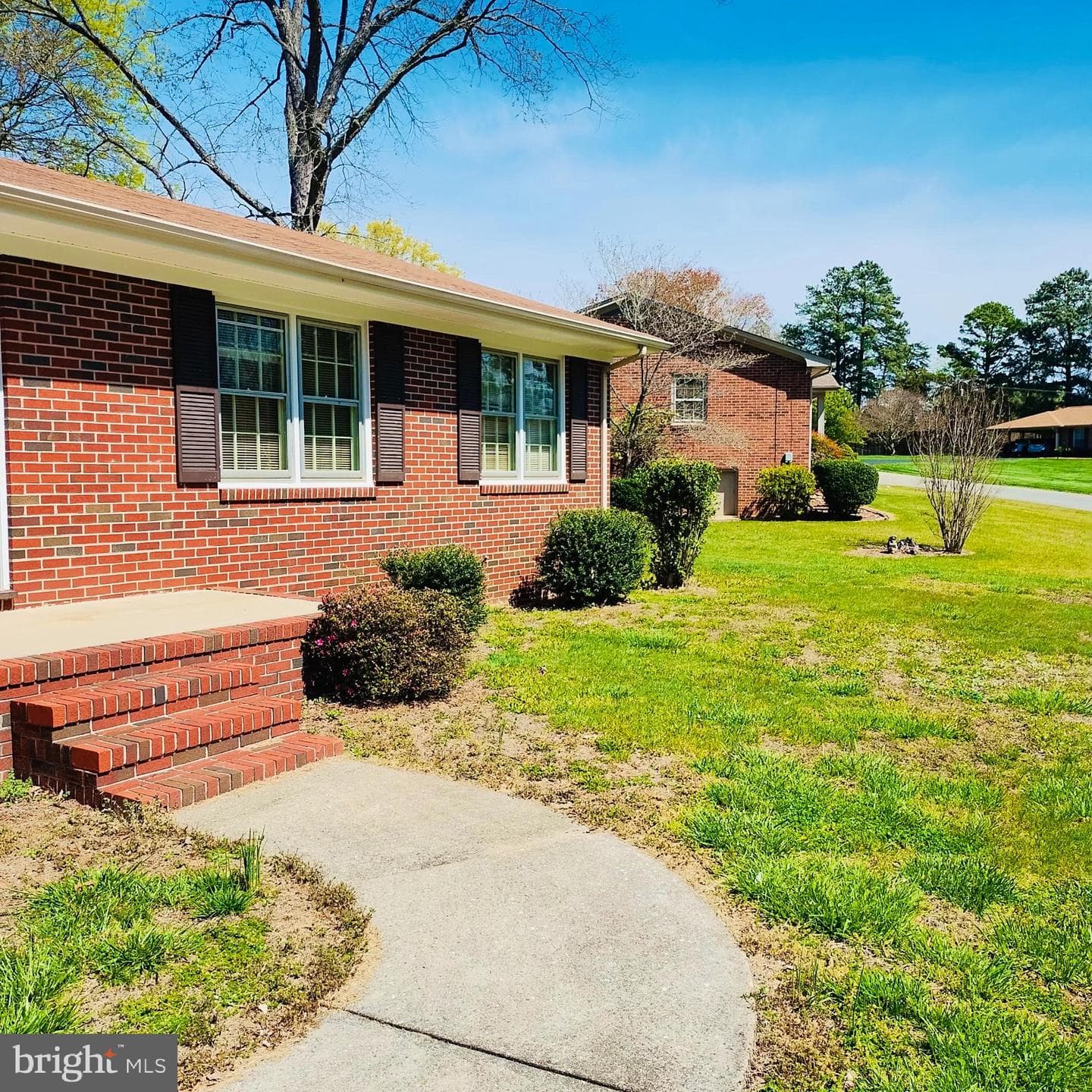 106 White Oak Dr photo 2