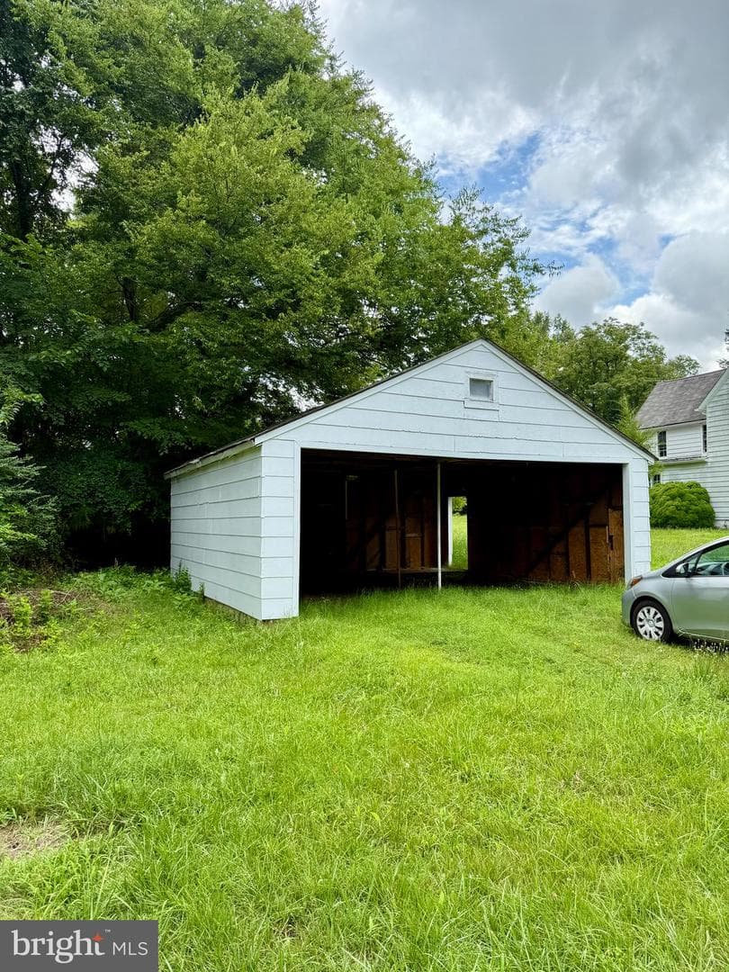 1031 Macdonald Drive photo 13