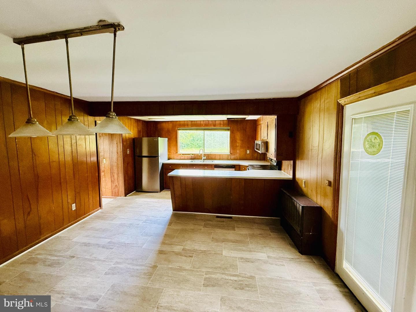 1031 Macdonald Drive photo 17
