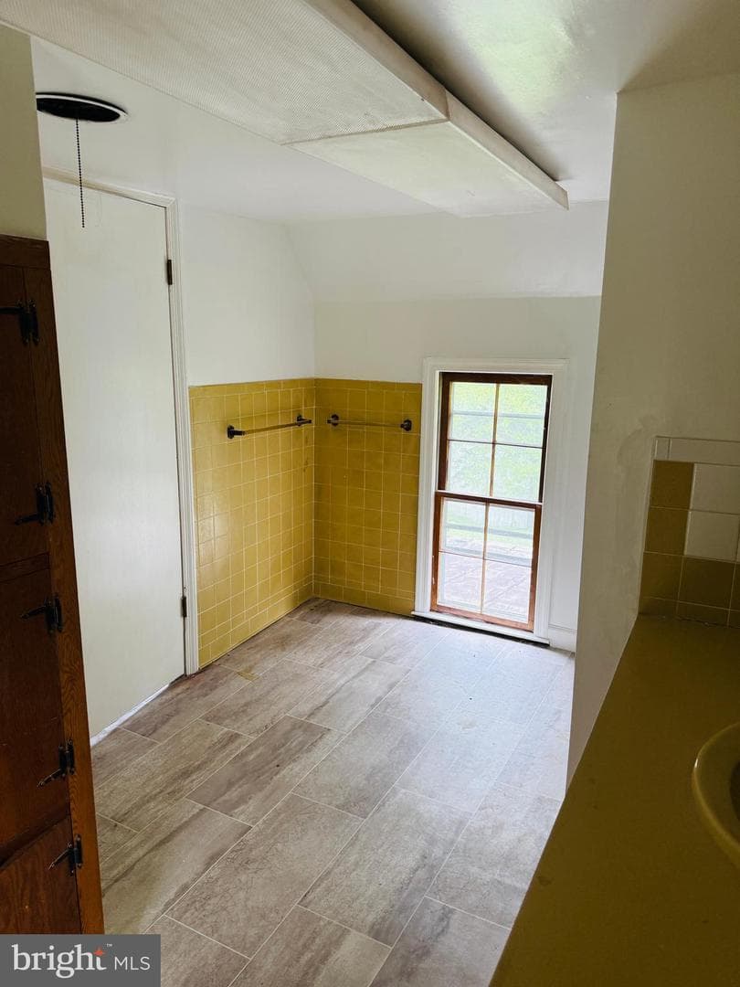 1031 Macdonald Drive photo 30