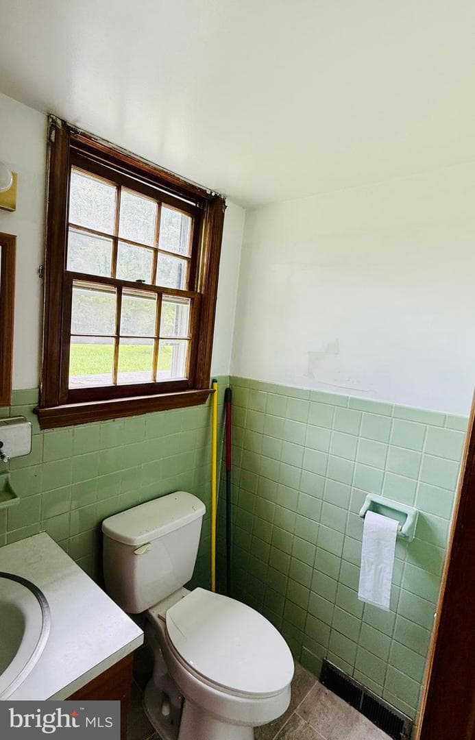 1031 Macdonald Drive photo 43