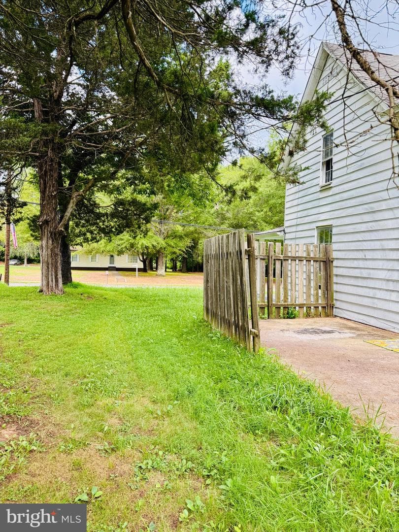 1031 Macdonald Drive photo 9