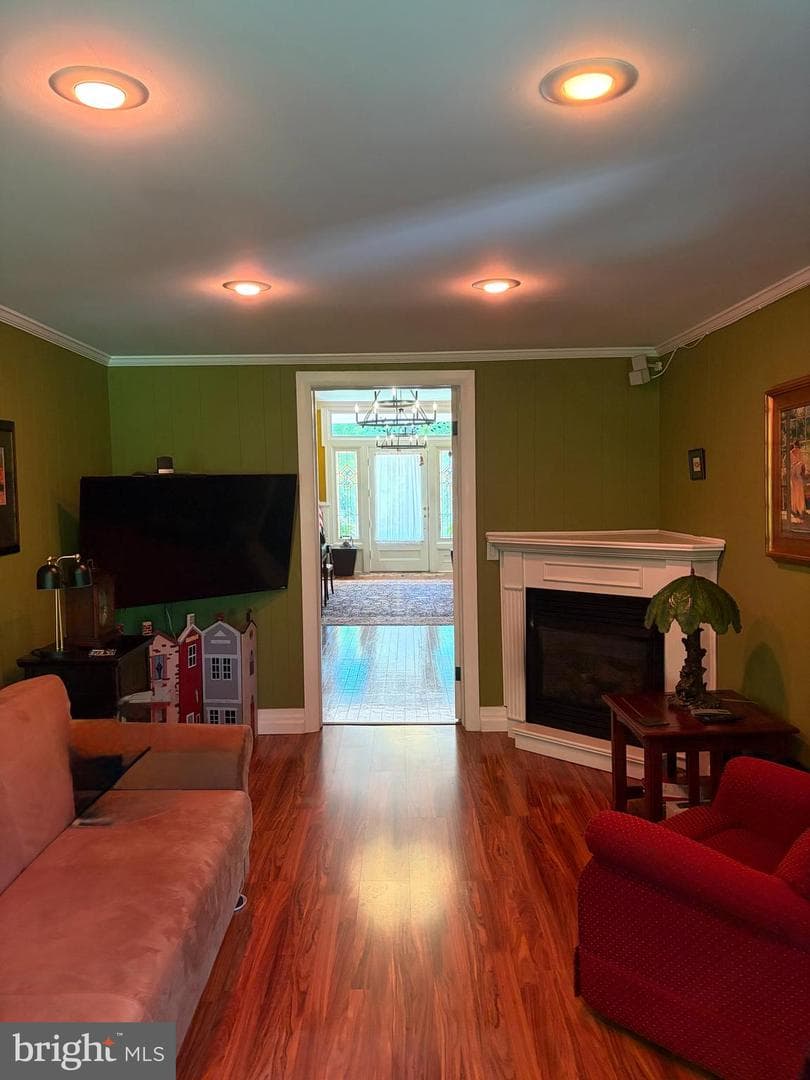 804 Grove Ave photo 16