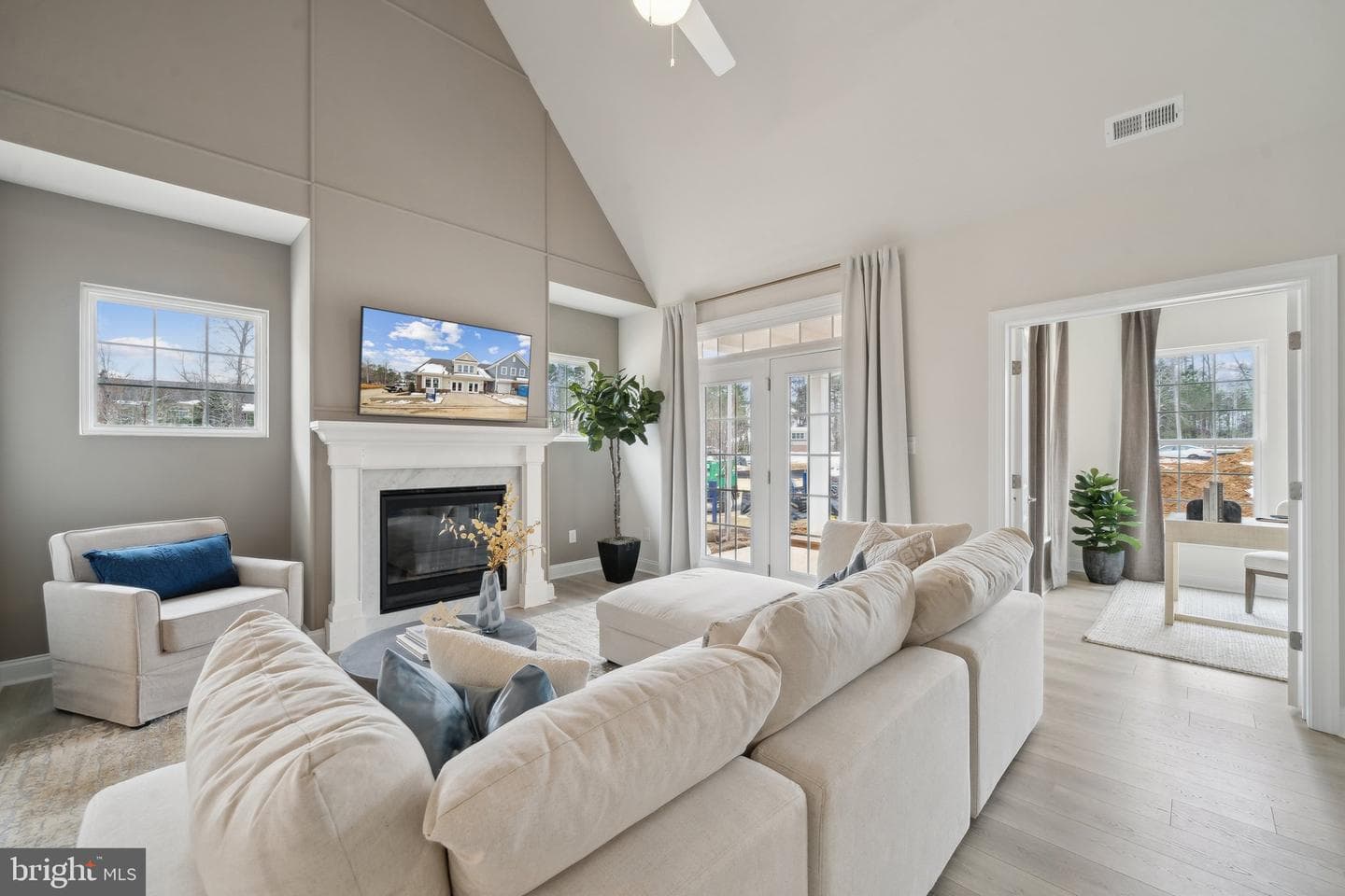 1324 Treviso Bay photo 3
