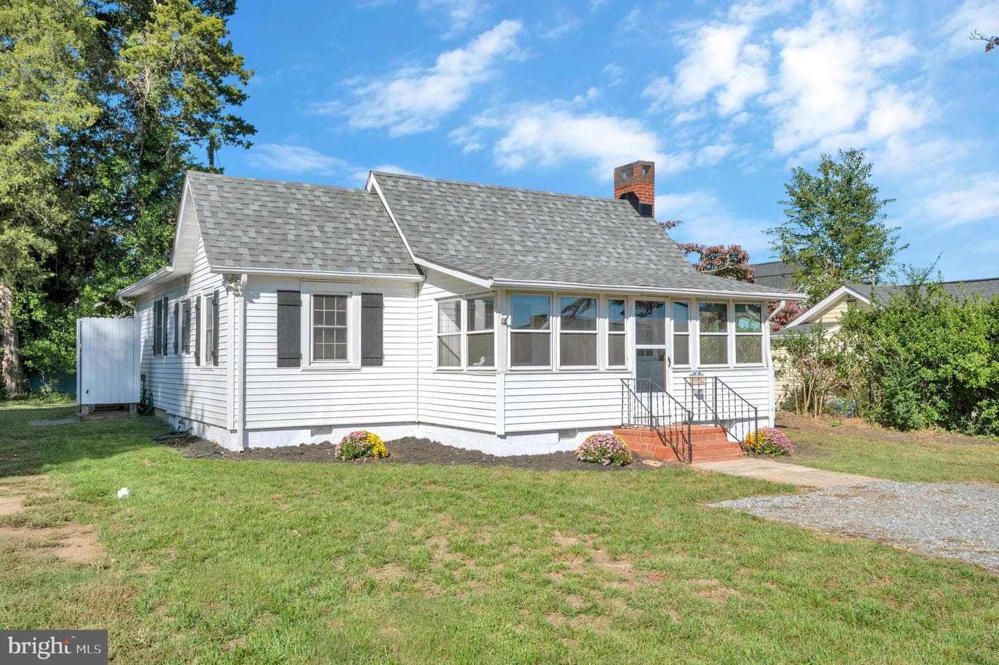 6086 4th Street